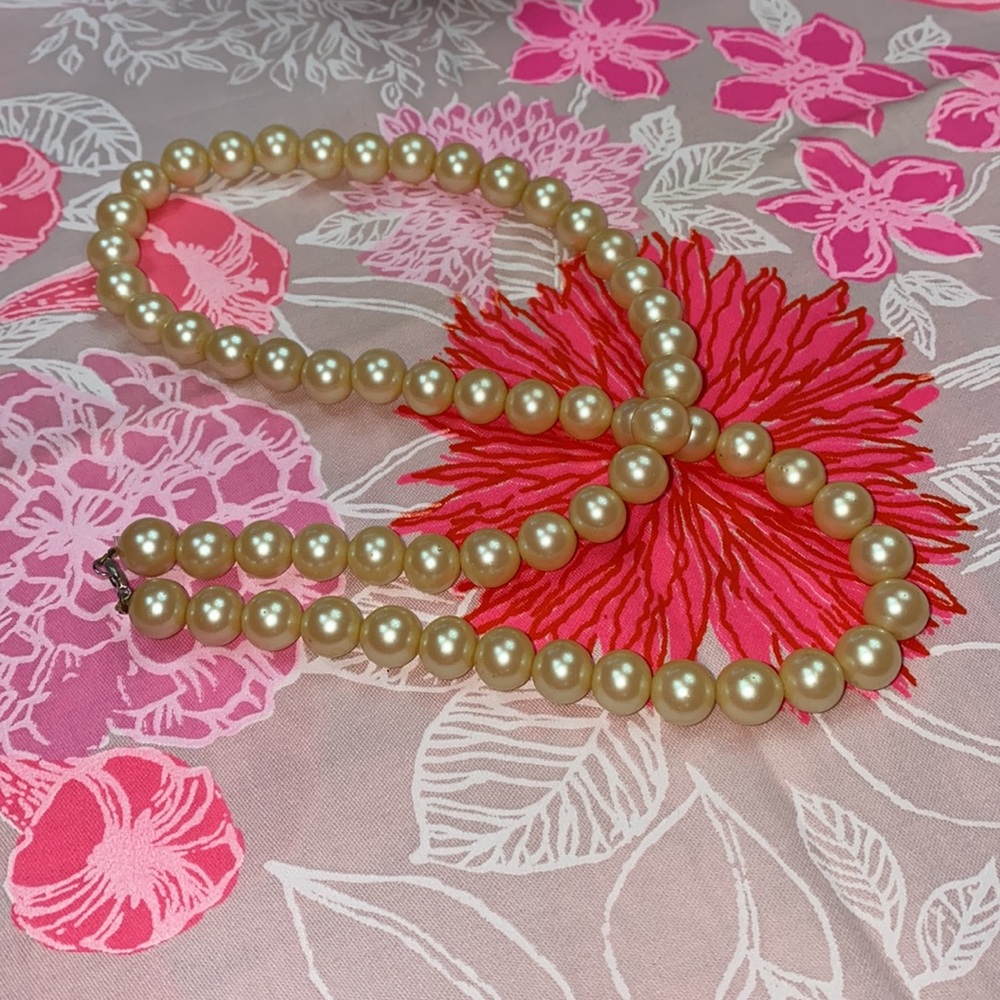 •champagne• {true vintage} Faux Pearls